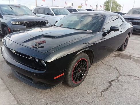 Used 2019 Dodge Challenger SXT image 1