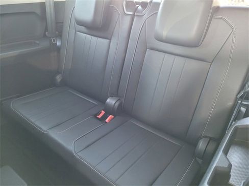 Used 2024 Volkswagen Tiguan SE image 18