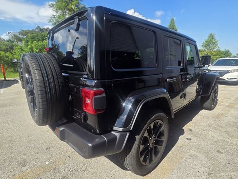 Used 2025 Jeep Wrangler Unlimited Sahara w/ Safety Group AWD/4WD image 6