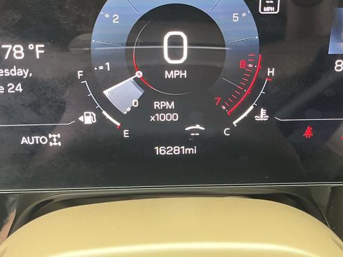 Certified 2025 GMC Yukon XL Denali w/ Sun & Power Step Package AWD/4WD image 17