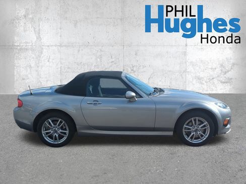 Used 2015 MAZDA MX-5 Miata Sport w/ Convenience Package image 2