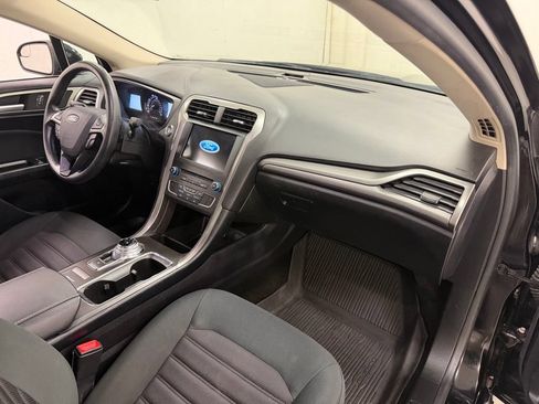 Used 2018 Ford Fusion SE w/ Fusion SE Technology Package FWD image 11