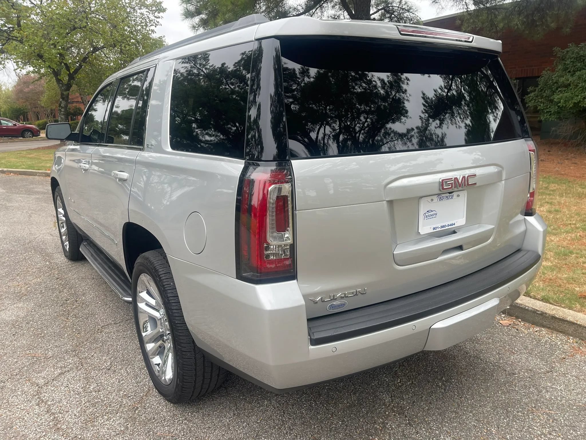 Used 2019 GMC Yukon SLT w/ Premium Edition RWD image 3