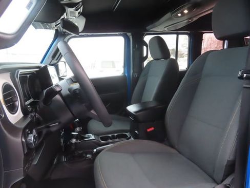 Used 2024 Jeep Wrangler Sport S image 19