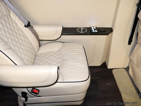 Used 2018 Mercedes-Benz Sprinter 3500 image 34