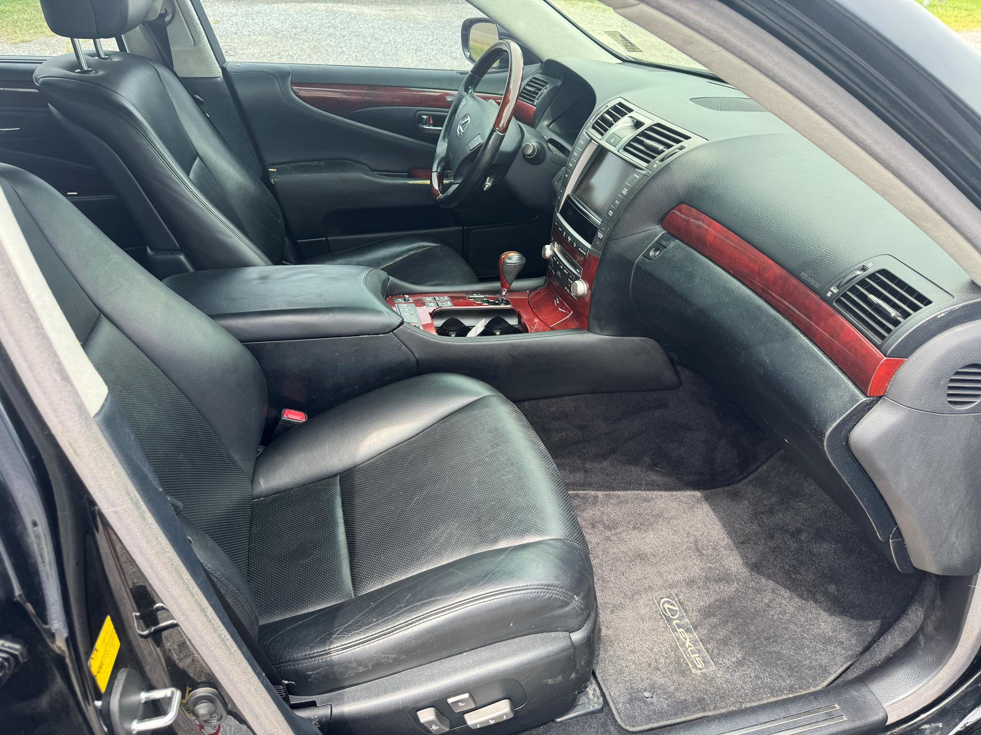Used 2011 Lexus LS 460 L w/ Luxury Pkg AWD/4WD image 12