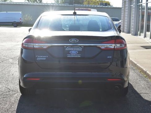 Used 2017 Ford Fusion SE w/ Fusion SE Technology Package FWD image 8