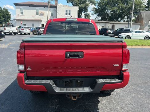 Used 2017 Toyota Tacoma TRD Sport AWD/4WD image 6
