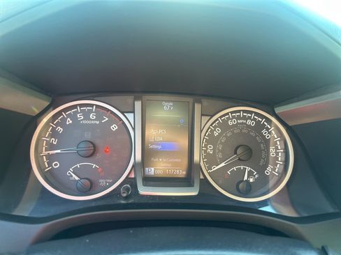 Used 2019 Toyota Tacoma SR5 AWD/4WD image 25