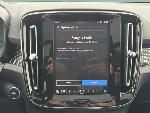 Used 2025 Volvo XC40 B5 Plus image 15