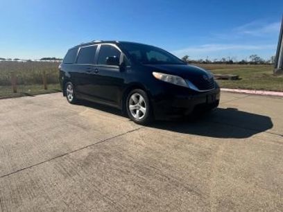 Used 2016 Toyota Sienna LE