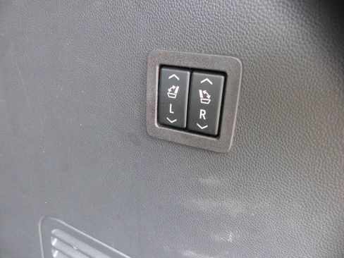 Used 2022 Buick Enclave Premium w/ Surround and Sites Package FWD image 45