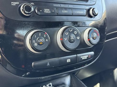 Used 2015 Kia Soul ! FWD image 24