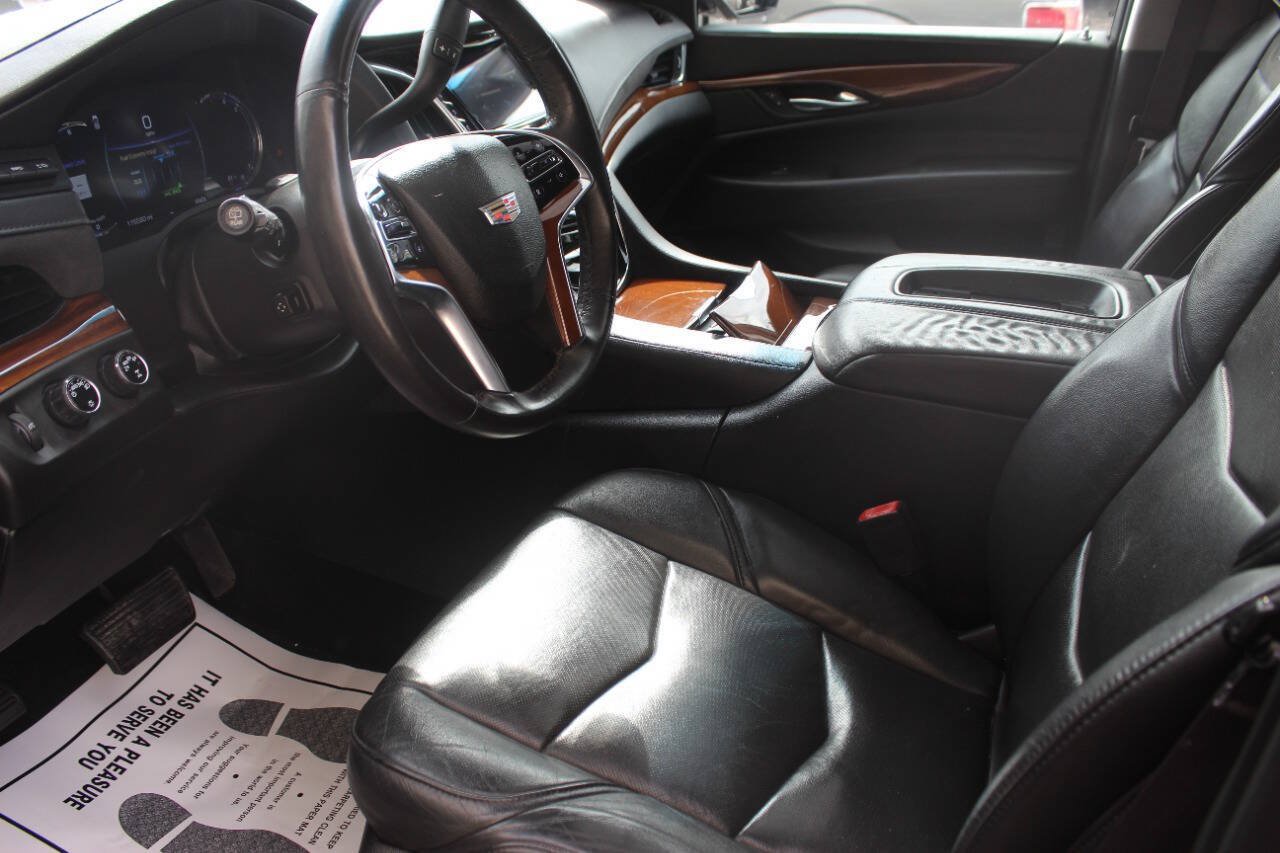 Used 2017 Cadillac Escalade Luxury AWD/4WD image 18