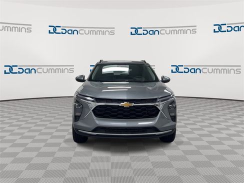 Certified 2025 Chevrolet Trax LT image 3