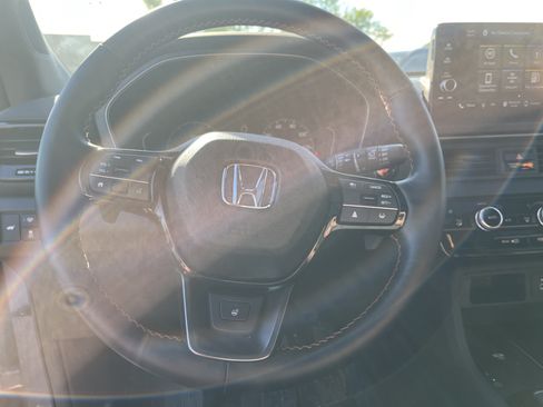 Used 2024 Honda Pilot TrailSport image 18