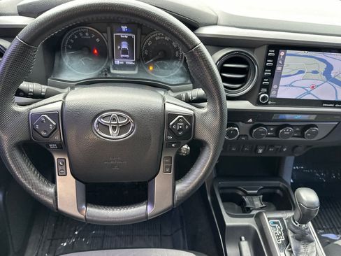 Used 2022 Toyota Tacoma TRD Off-Road w/ Technology Package image 14