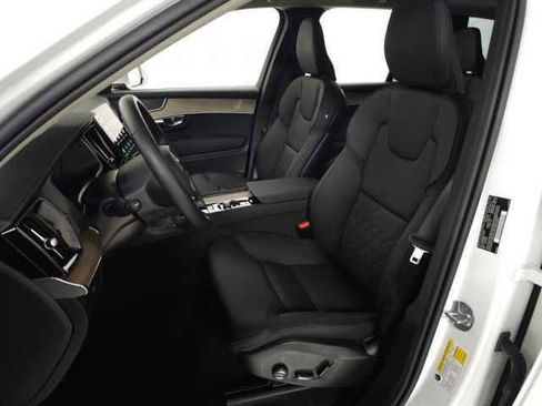 Used 2025 Volvo XC90 B6 Plus AWD/4WD image 18