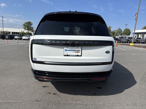 Used 2022 Land Rover Range Rover SE image 9