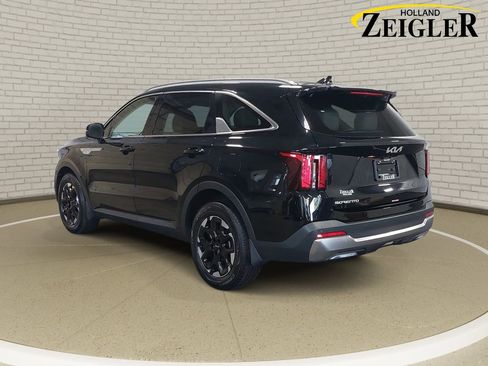 Used 2025 Kia Sorento S FWD image 7