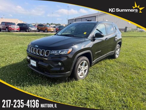 Used 2023 Jeep Compass Latitude AWD/4WD image 1