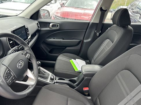 Used 2025 Hyundai Venue SEL FWD image 26