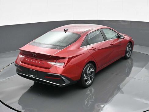Used 2024 Hyundai Elantra SEL w/ Convenience Package image 25
