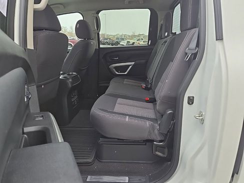 Used 2021 Nissan Titan SV w/ SV Convenience Package image 34