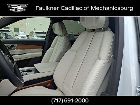 New 2026 Cadillac Vistiq Sport w/ LPO, Floor Liner Package AWD/4WD image 16