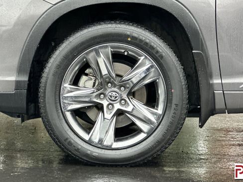 Used 2018 Toyota Highlander Limited image 36