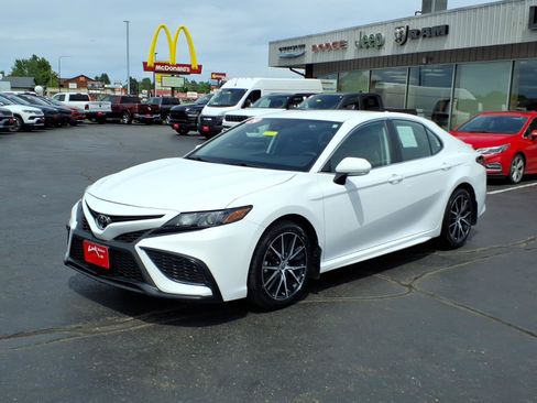 Used 2024 Toyota Camry SE FWD image 8