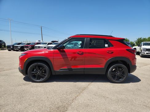 New 2026 Chevrolet TrailBlazer LT w/ Midnight Edition FWD image 3