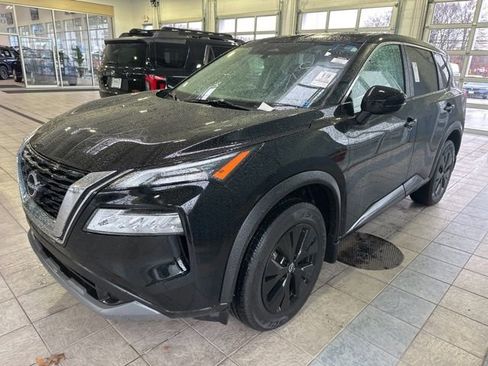 Used 2023 Nissan Rogue SV image 2