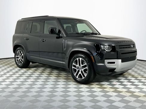Used 2025 Land Rover Defender 110 S AWD/4WD image 3