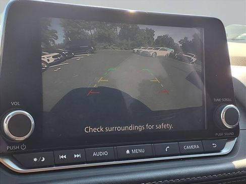 Used 2023 Nissan Rogue SV image 5