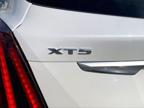 Used 2024 Cadillac XT5 Premium Luxury w/ Technology Package AWD/4WD image 7