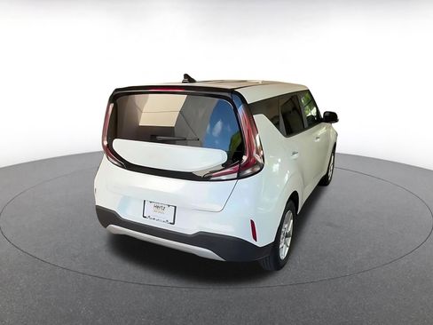 Used 2025 Kia Soul LX w/ LX Technology Package FWD image 14