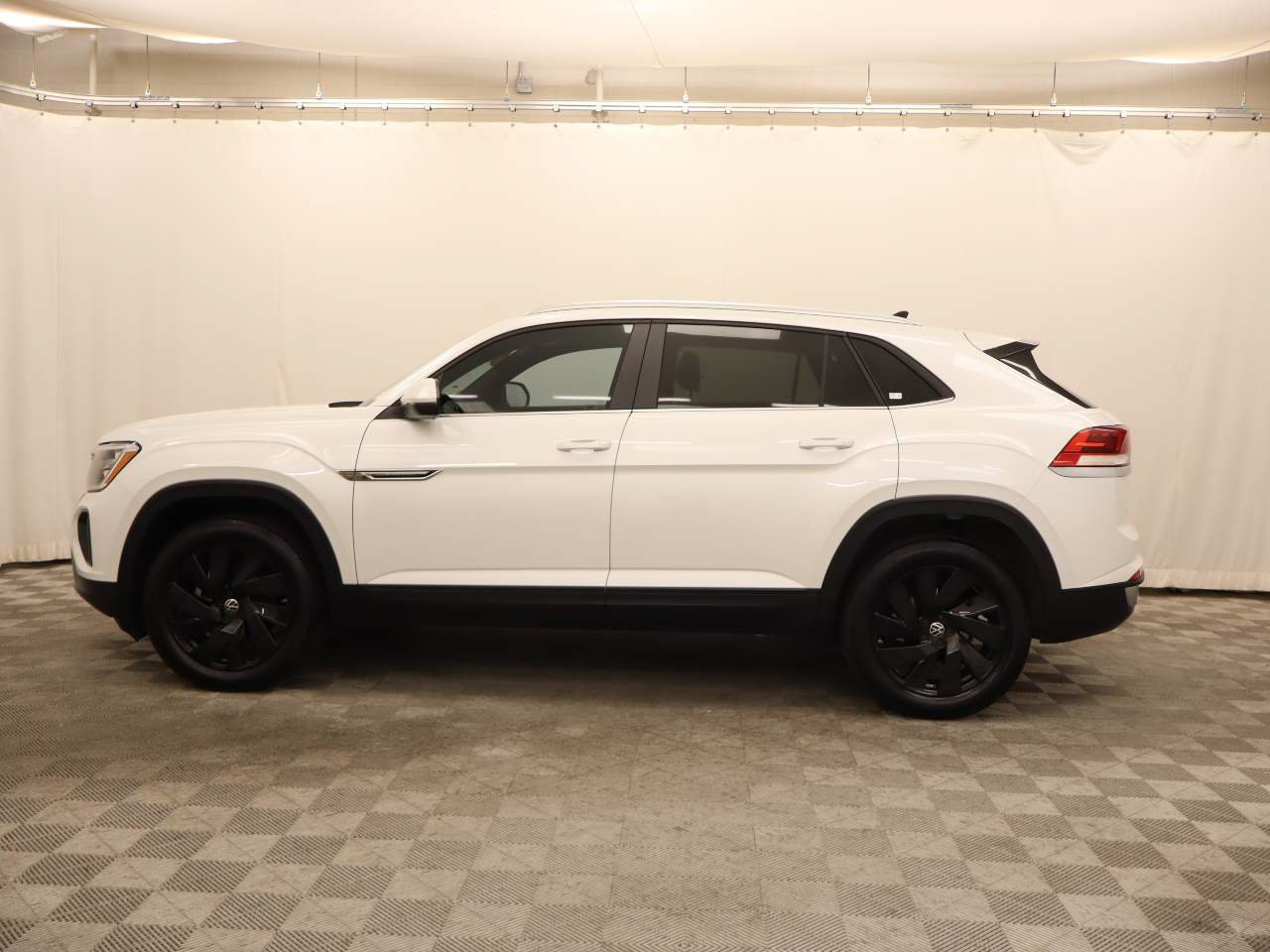 Certified 2026 Volkswagen Atlas Cross Sport SE FWD image 3