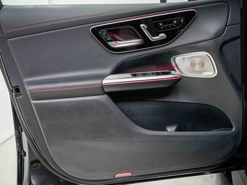 Used 2025 Mercedes-Benz GLC 43 AMG 4MATIC image 19