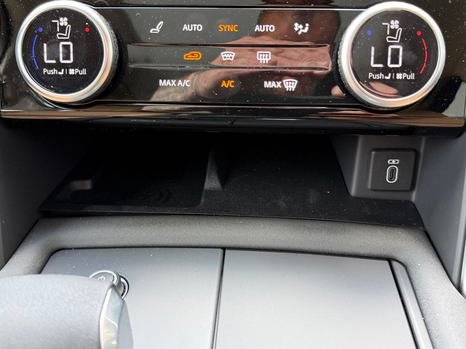 New 2026 Land Rover Discovery Limited Edition AWD/4WD image 36