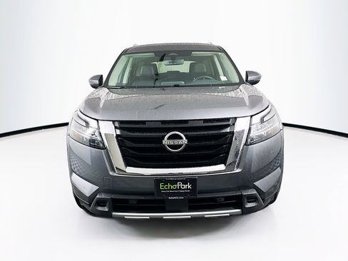 Used 2023 Nissan Pathfinder SL image 2