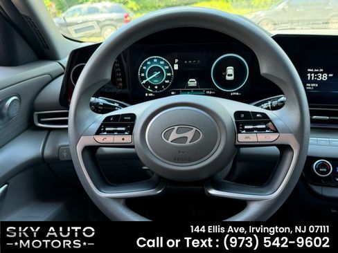 Used 2024 Hyundai Elantra SEL FWD image 8