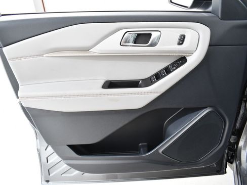 New 2025 Ford Explorer Active w/ Active Comfort Package image 26