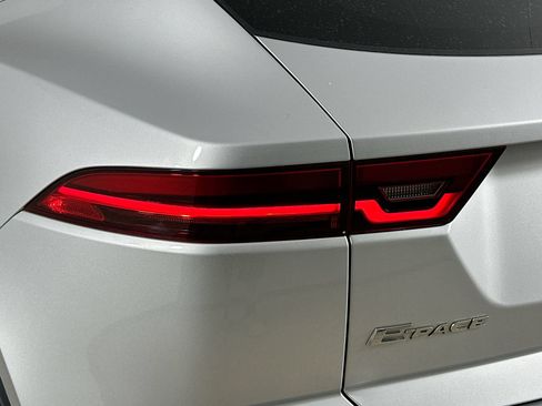 Used 2018 Jaguar E-PACE SE AWD/4WD image 12