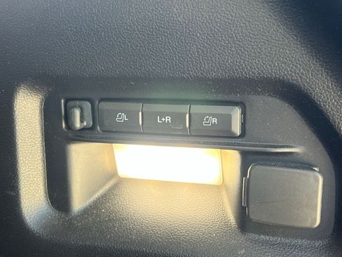 Used 2022 Ford Explorer Limited w/ Equipment Group 301A AWD/4WD image 18