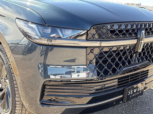 New 2026 Lincoln Navigator L Reserve w/ Jet Appearance Package image 5