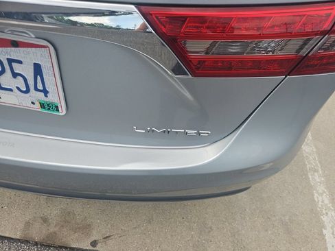 Used 2017 Toyota Avalon Limited w/ Carpet Mat Package FWD image 6
