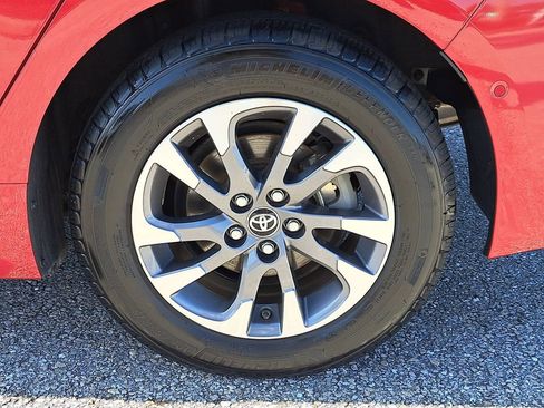 Certified 2021 Toyota Prius XLE w/ Premium Convenience Package image 5