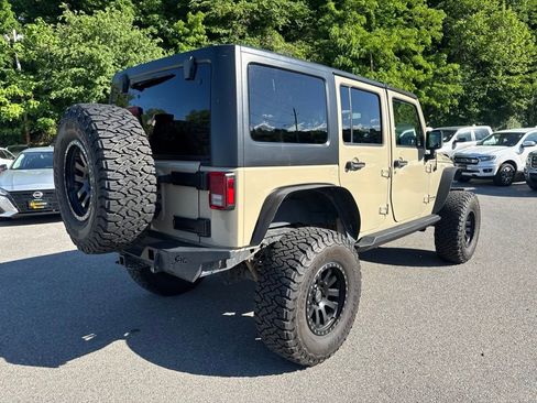 Used 2018 Jeep Wrangler Unlimited Rubicon w/ Connectivity Group AWD/4WD image 4