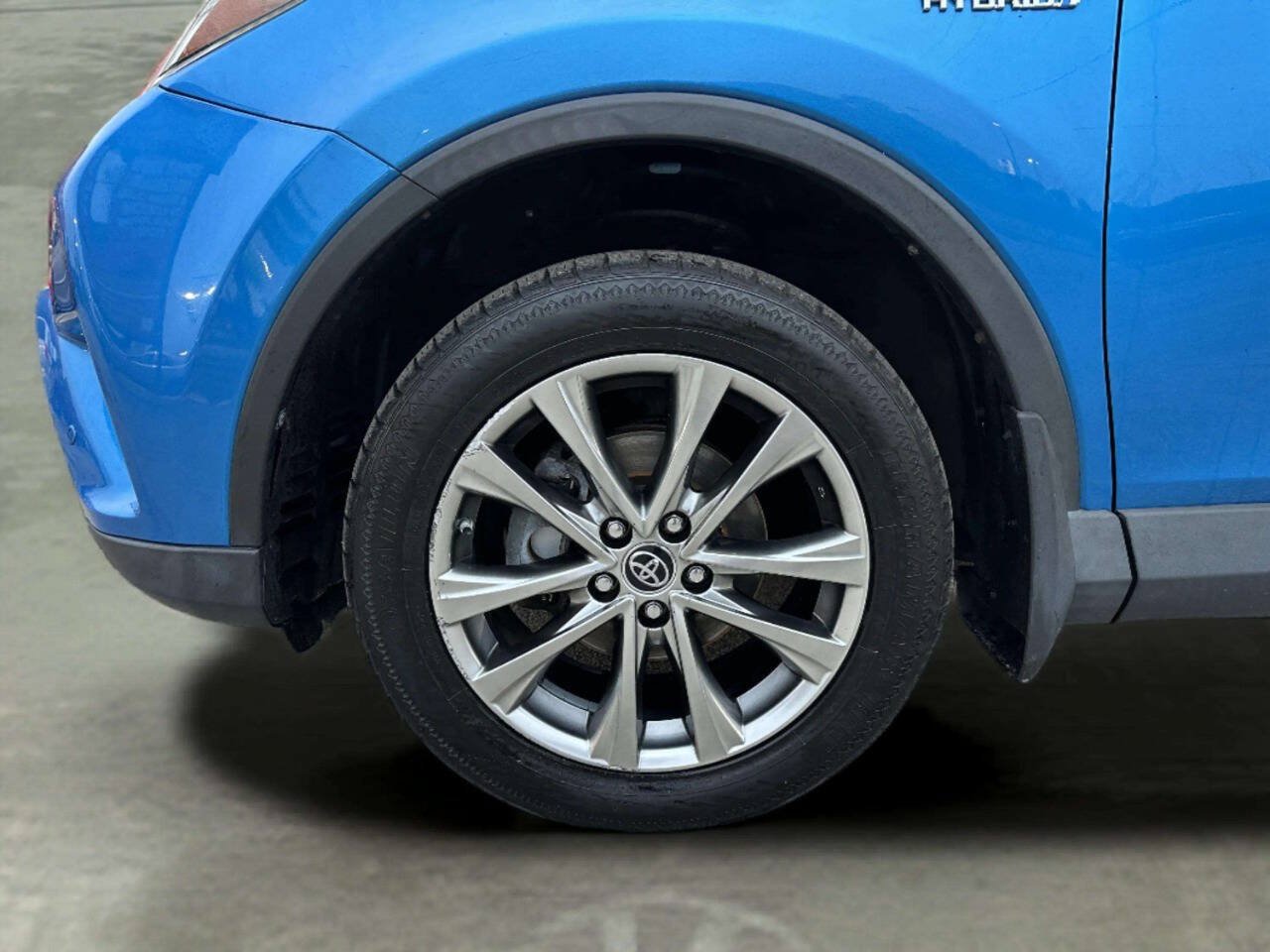 Used 2018 Toyota RAV4 Limited AWD/4WD image 38